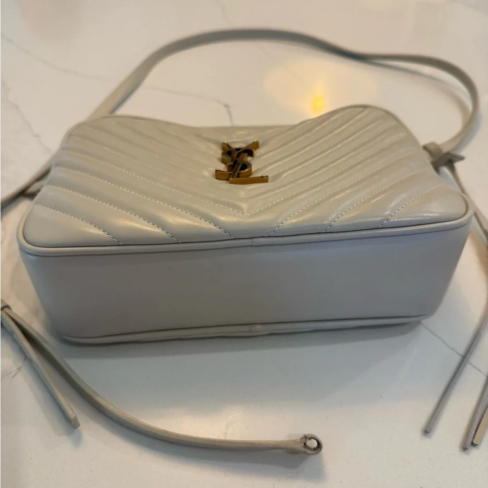 YSL classic leather camera bag in the color bone. - Picture 4 of 15